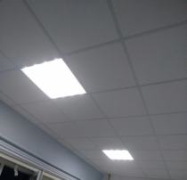 Потолок подвесной армстронг со светильниками